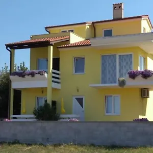 Apartment Kamelija